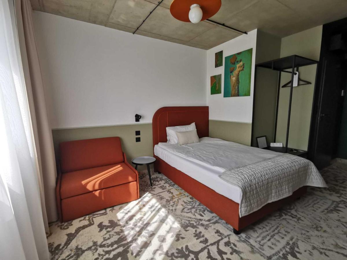 Hotel Arche Airport